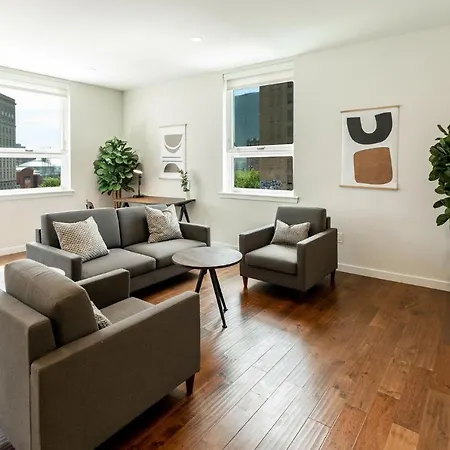 Kislak 602 2Br Penthouse Retreat Above The City